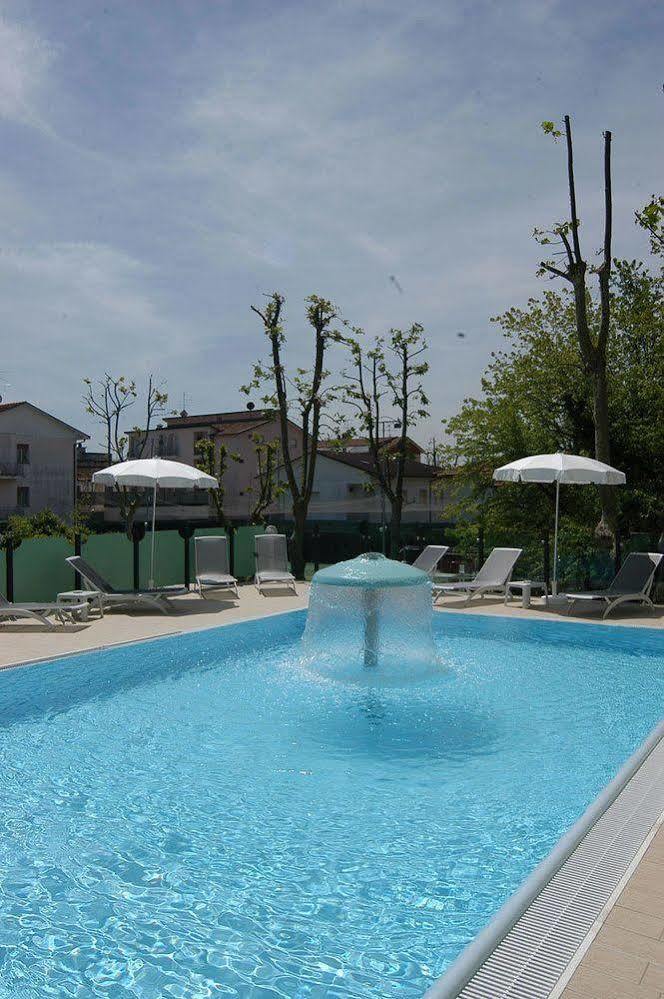 Hotel Prater Cesenatico Exterior photo